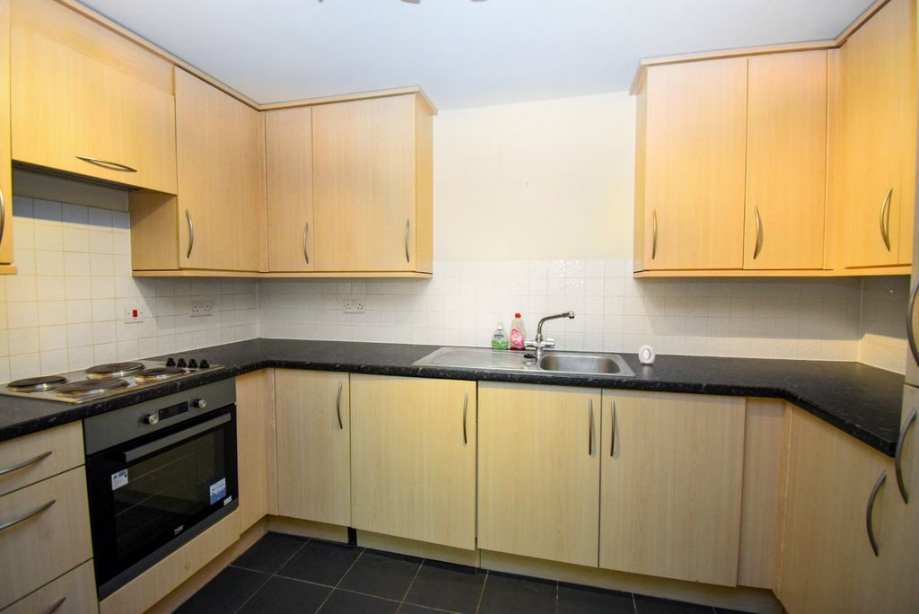 Property photo 3 of 7 Kitchen