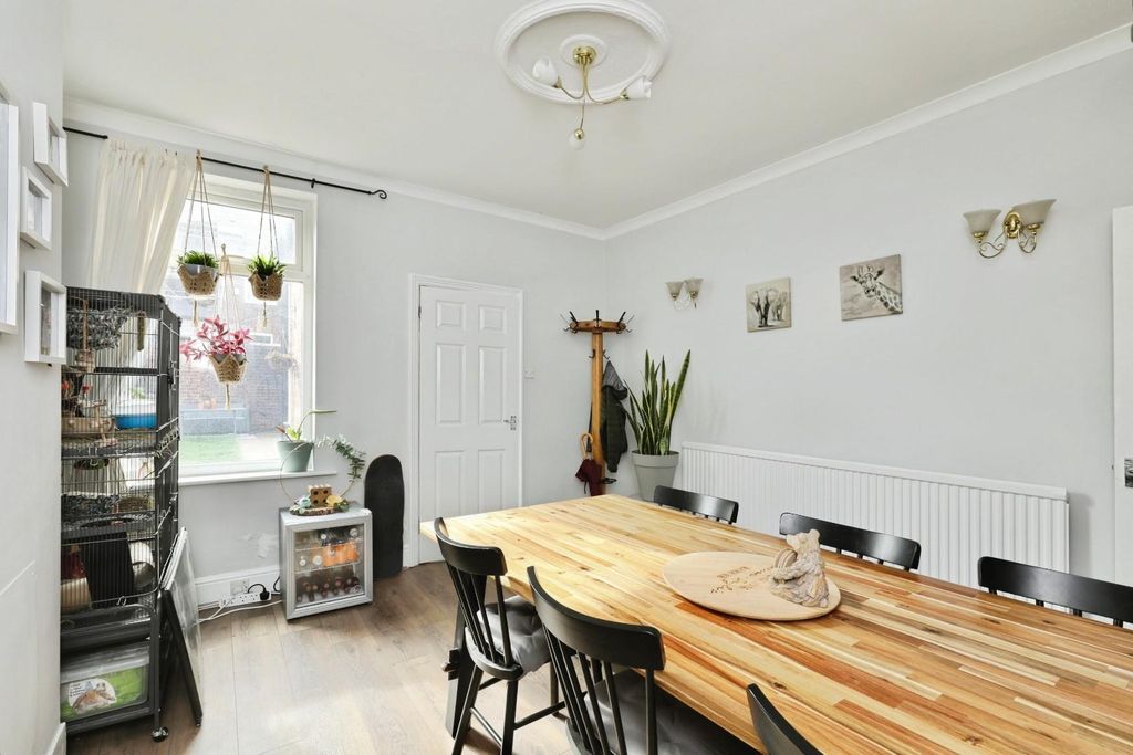 Property photo 3 of 18 Dining Room