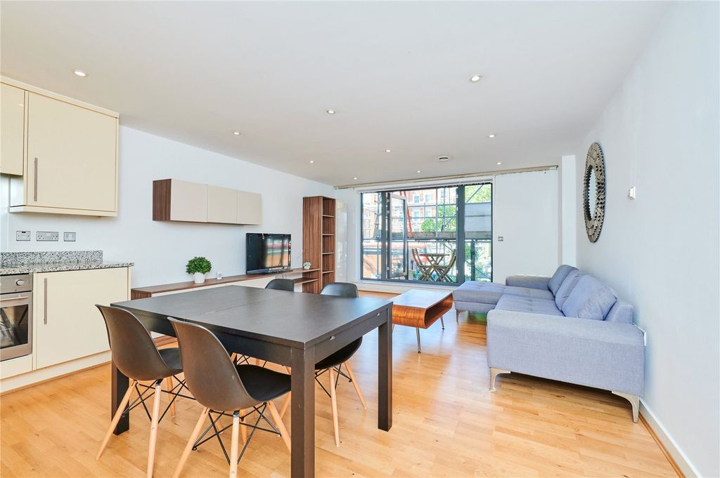 Property photo 3 of 14 Dining Room