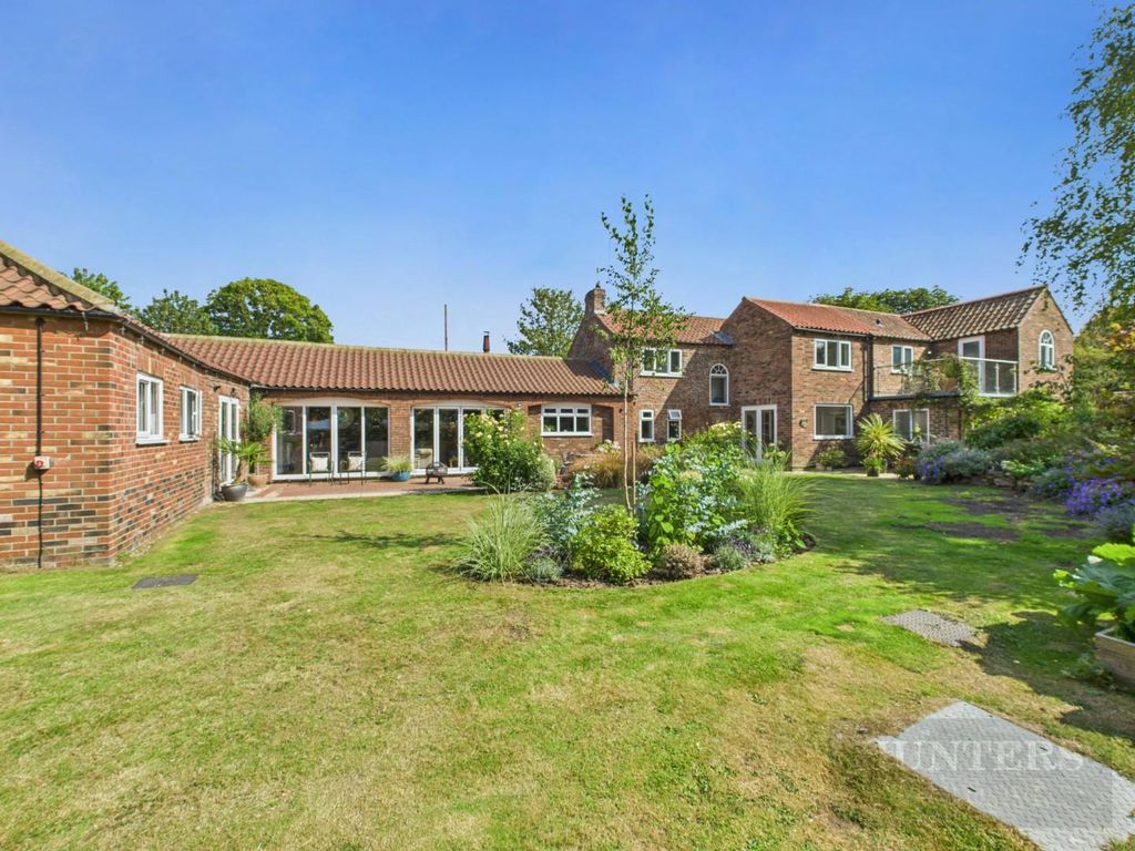 Property photo 2 of 34 Cam05333G0-Pr0225-Still039.Jpg