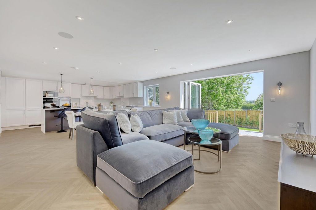 Additional image 9 of 4 bed semi-detached house for saleCrows Road, Epping CM16