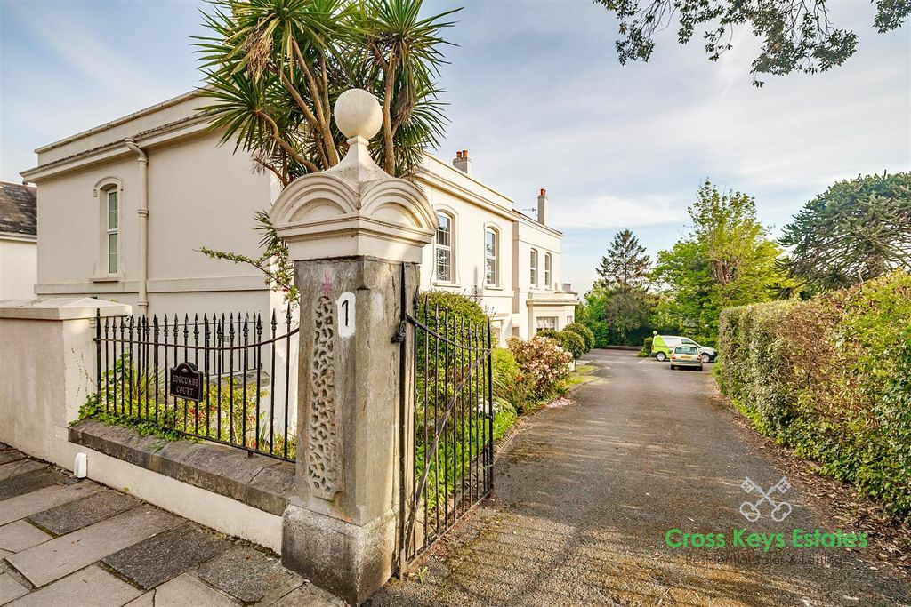 Property photo 1 of 17 Cross Keys Estates