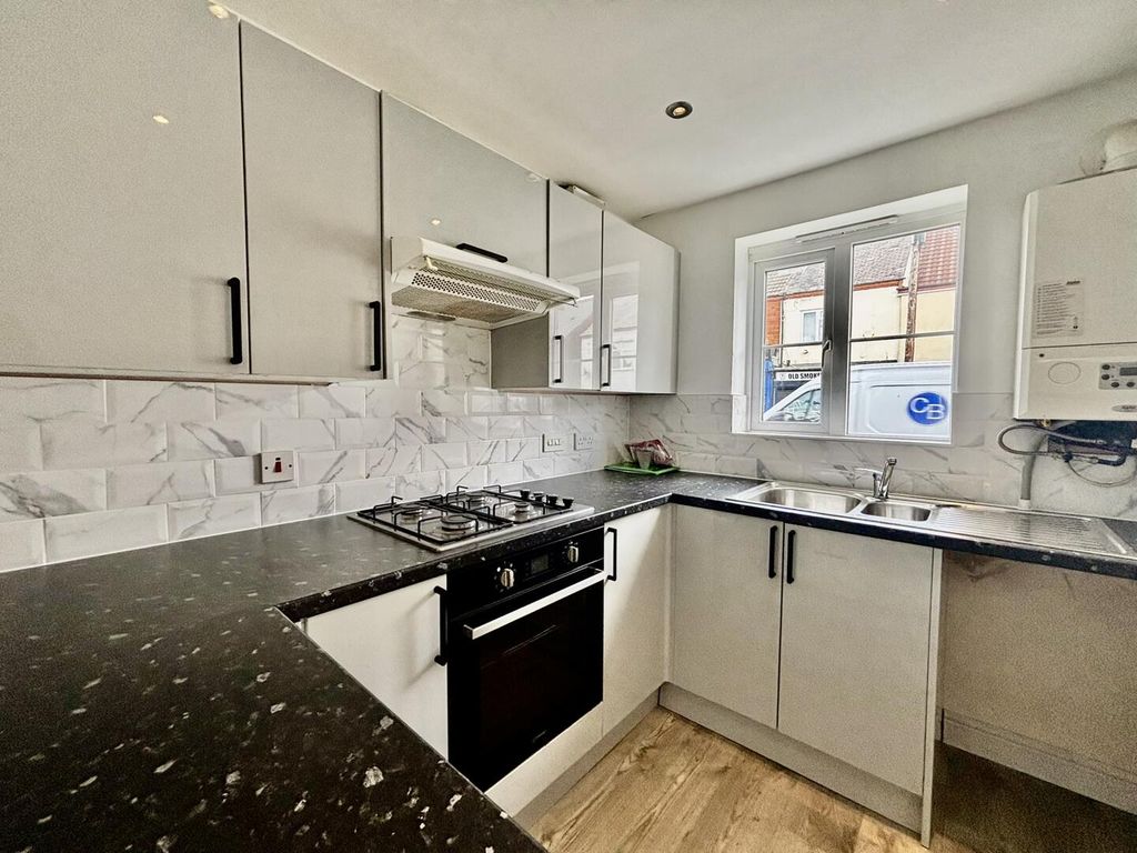 Property photo 3 of 14 Kitchen