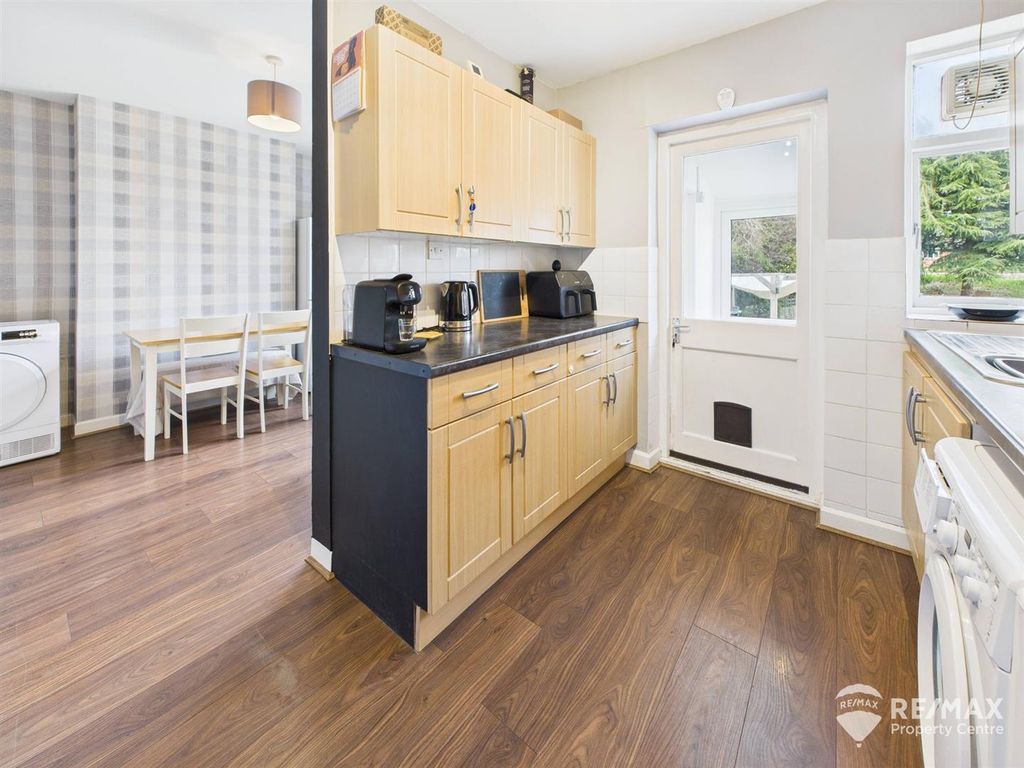 Property photo 2 of 21 Cam02842G0-Pr0283-Still021.Jpg