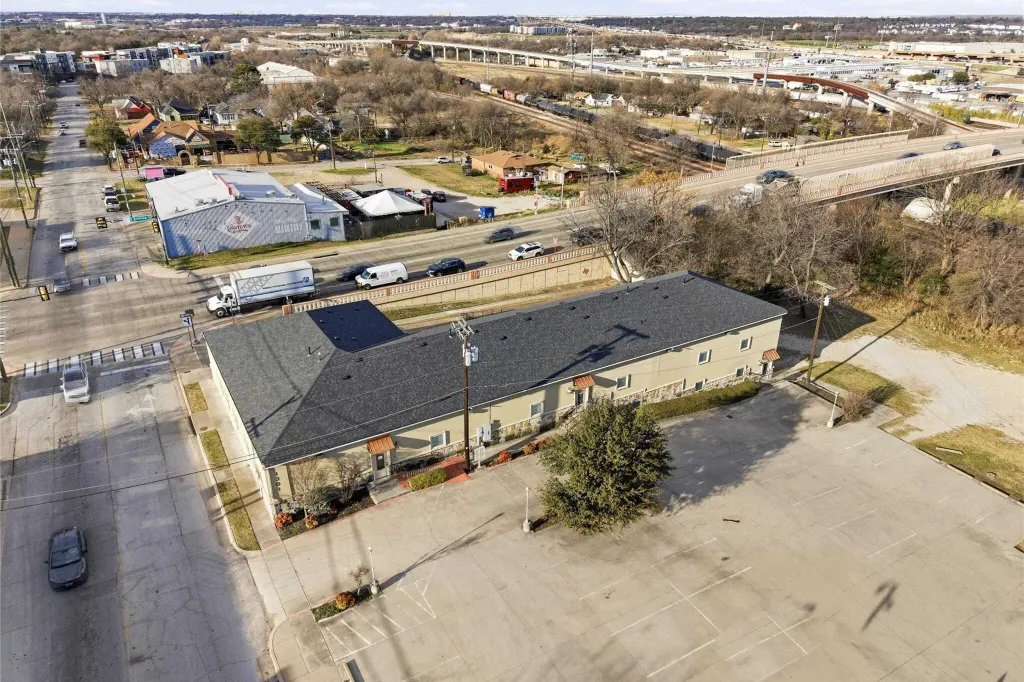 Property photo 1 of 31