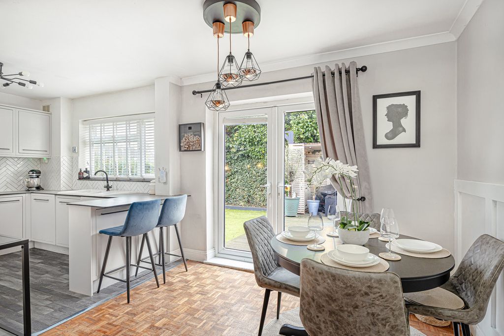 Property photo 2 of 26