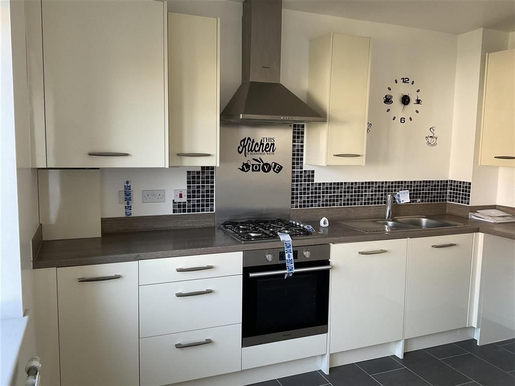 Property photo 1 of 7 Kitchen3