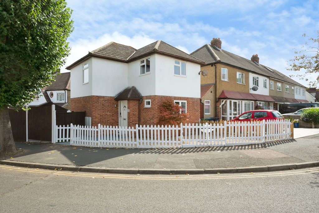 Property photo 1 of 20 Front