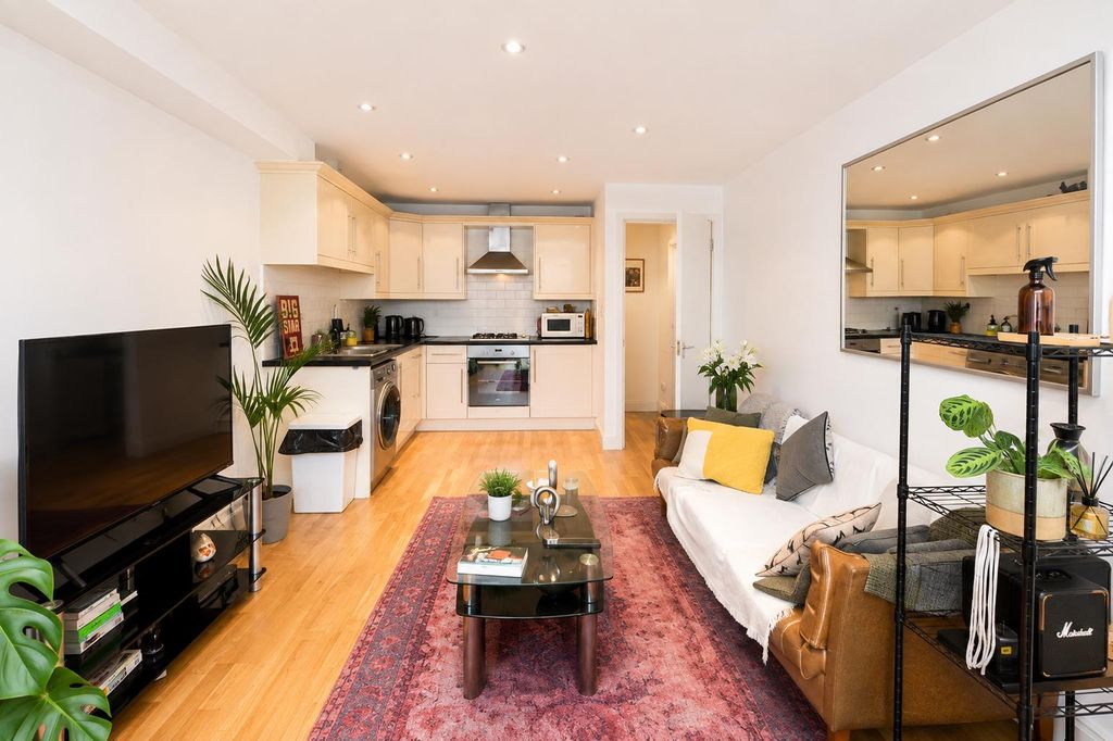 Property photo 2 of 19 Flat 2, 519A71CC.Png