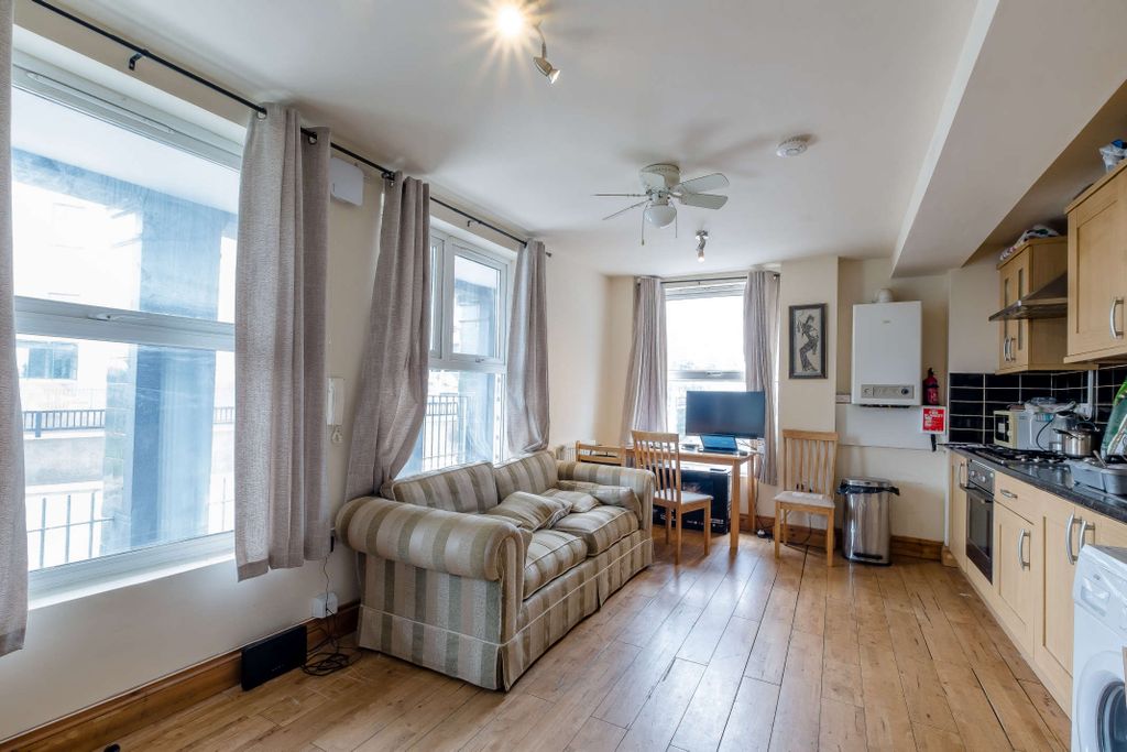 Property photo 2 of 7 8473759-Interior10-800