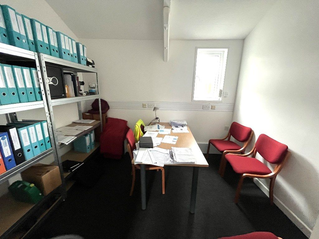 Property photo 3 of 7 Office 2