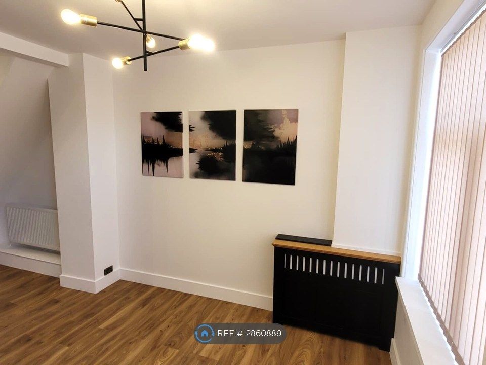 Property photo 3 of 31 Reception / Dining Area