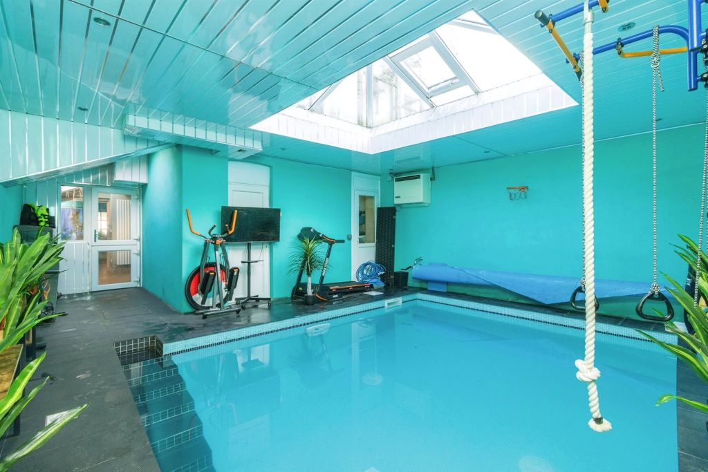 Property photo 1 of 17