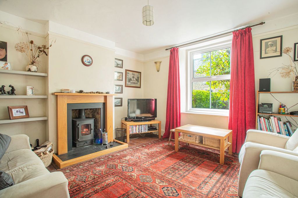 Property photo 3 of 13