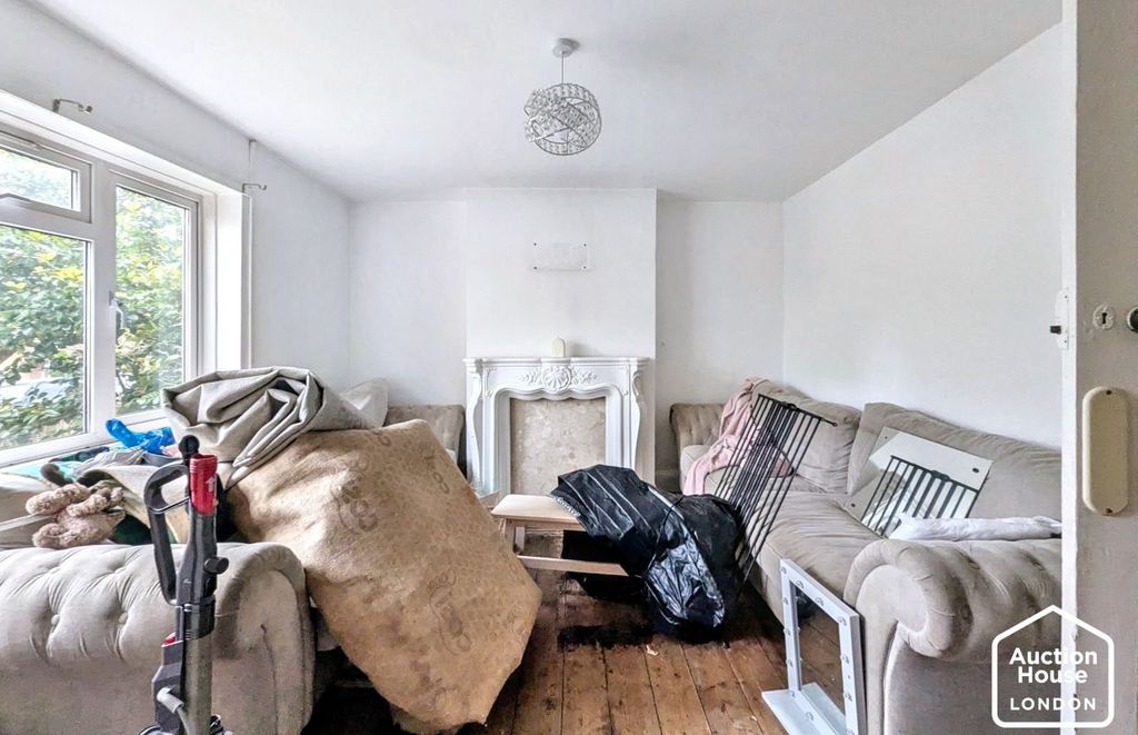 Property photo 2 of 17