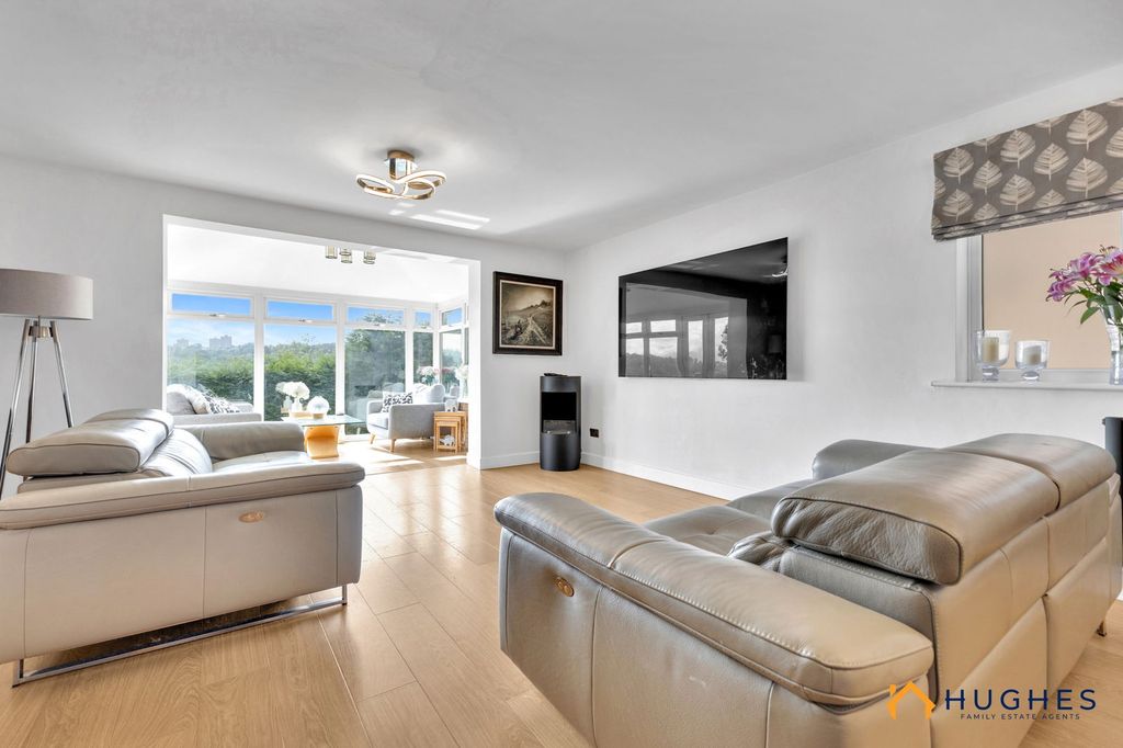 Property photo 1 of 32