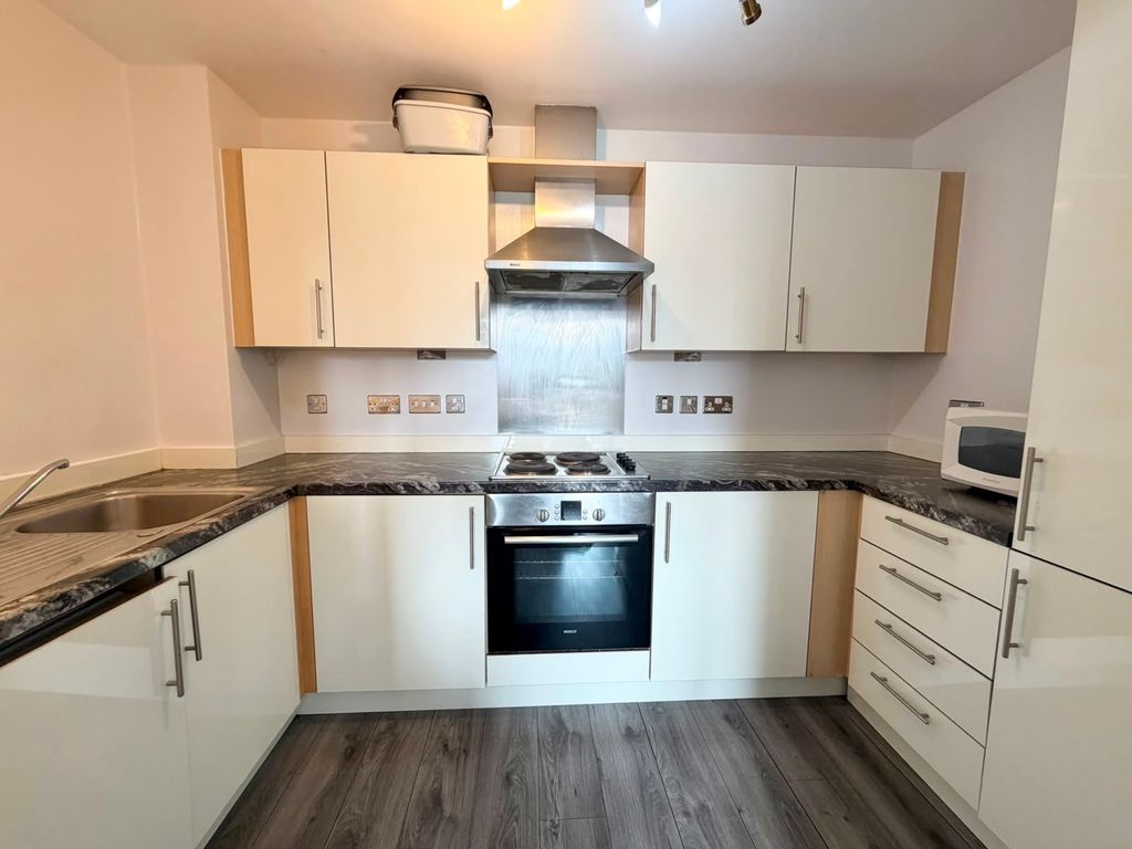 Property photo 2 of 7 Kitchen