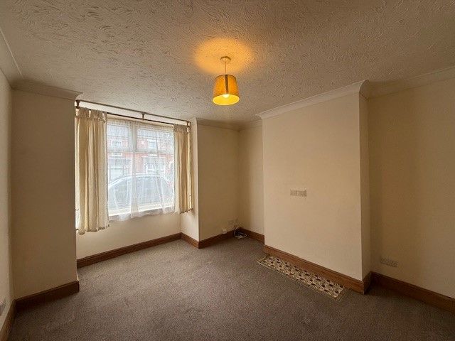 Property photo 3 of 13 Lounge