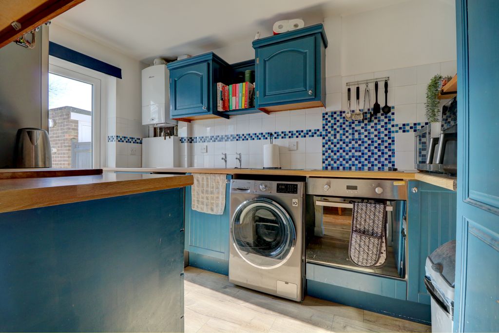 Property photo 3 of 15 Kitchen