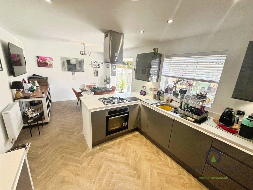 Property photo 2 of 15 Picture No. 13