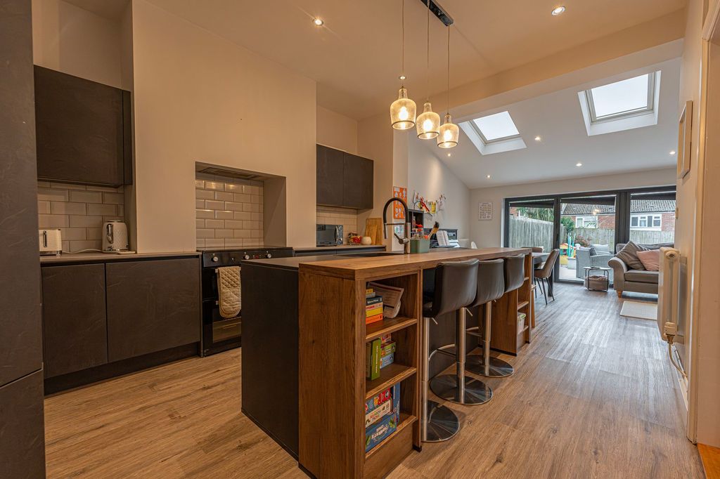 Property photo 2 of 42