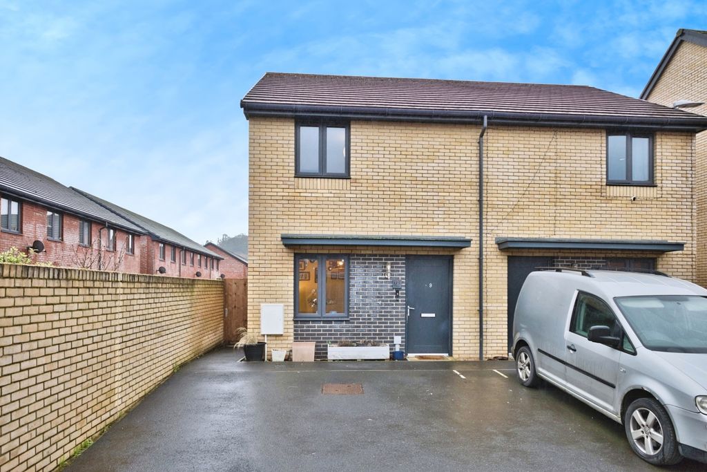 Property photo 1 of 16 Front