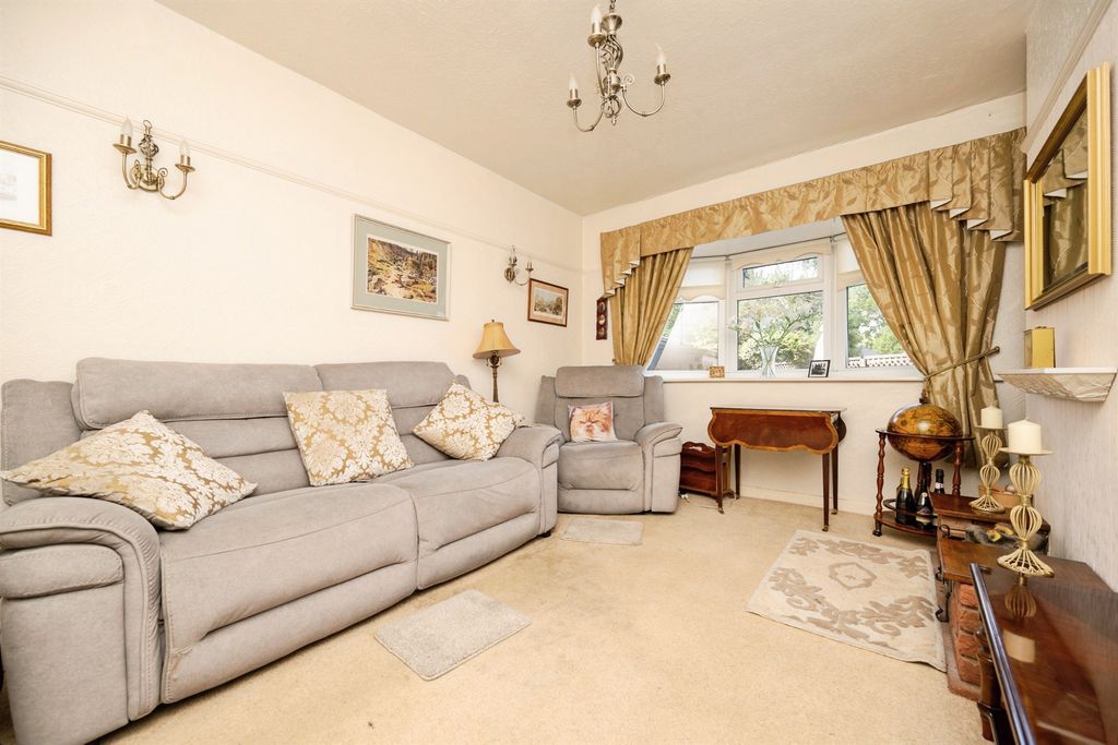 Property photo 2 of 21