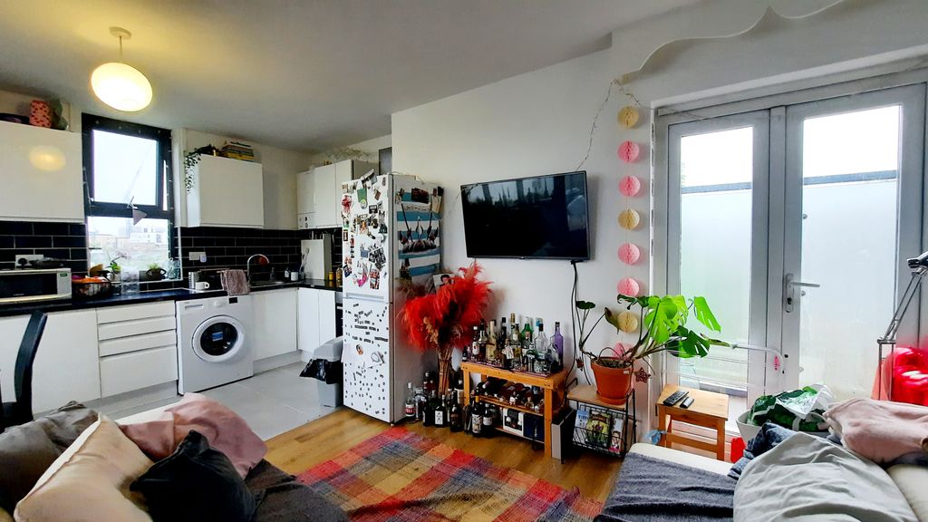 Property photo 2 of 10 Living Room