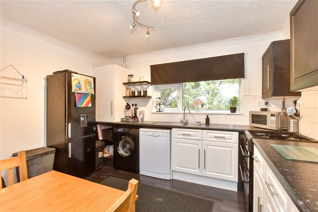 Property photo 3 of 10 Kitchen