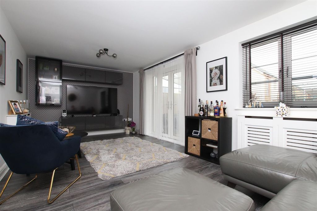 Property photo 3 of 14 Living Room.Jpg