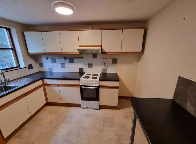 Property photo 3 of 8 Kitchen
