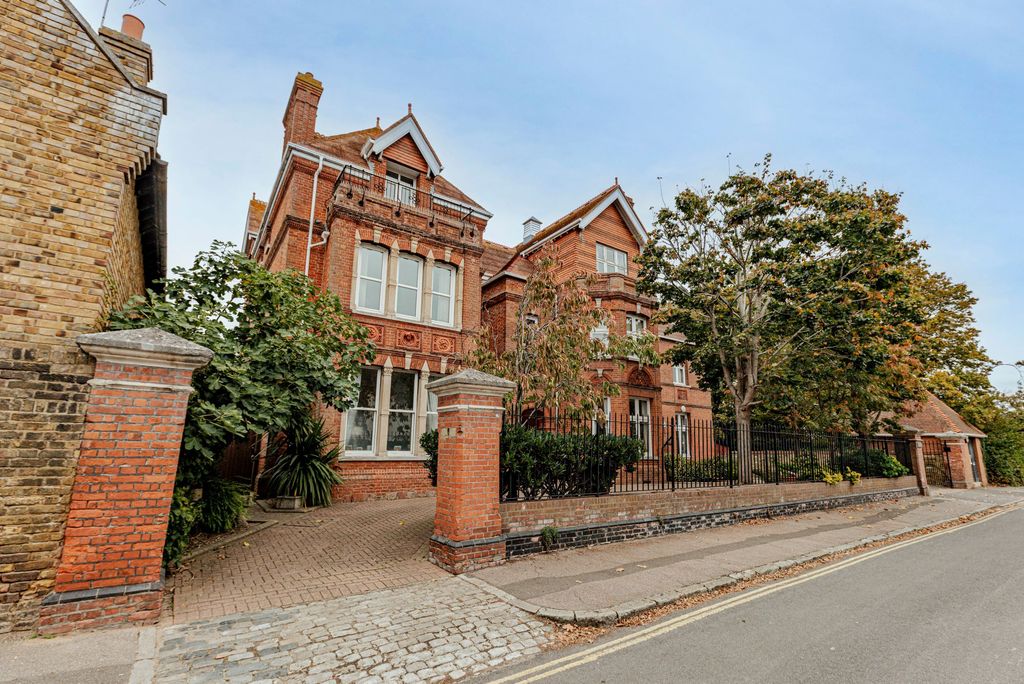 Property photo 1 of 17 Main (1)