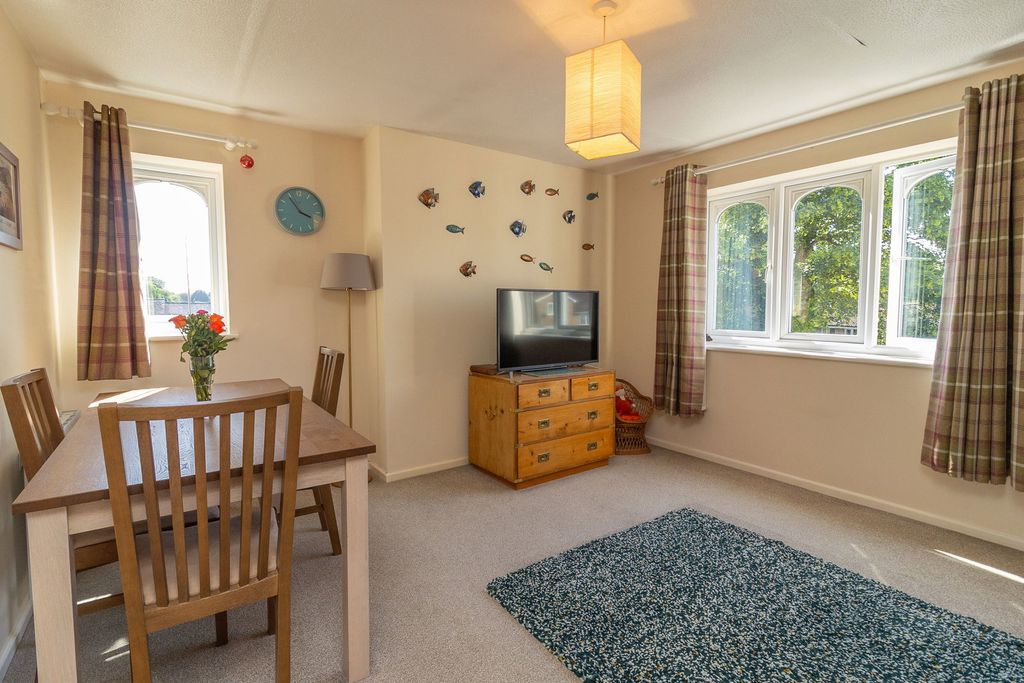 Property photo 3 of 18