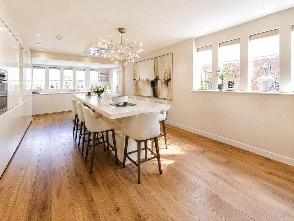 Property photo 2 of 14 Dining Room