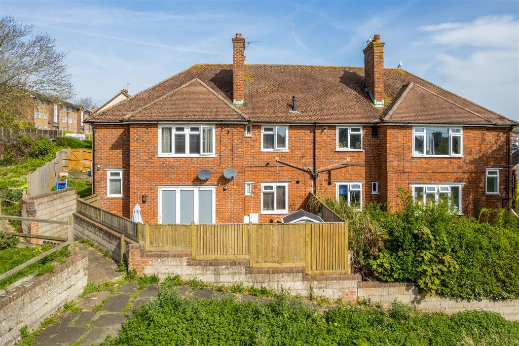 Property photo 1 of 19 44 Drove Crescent-1.Jpg