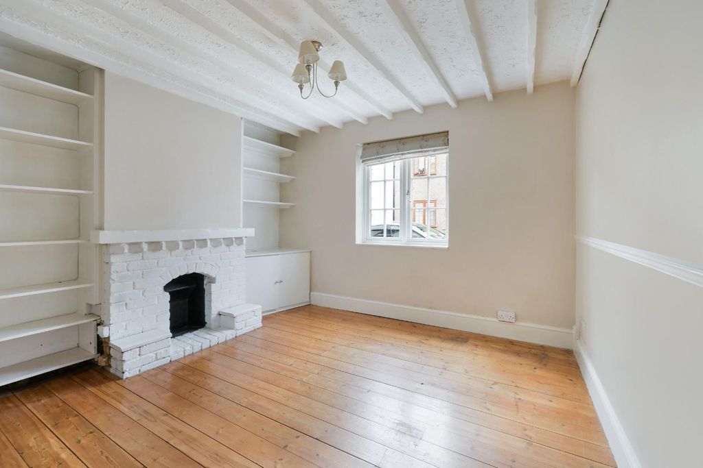 Property photo 2 of 13 Adelphi Road