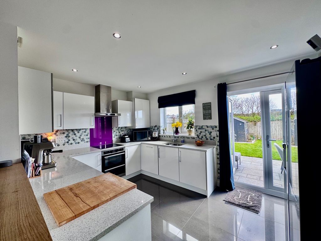 Property photo 3 of 26 Kitchen/Dining Room