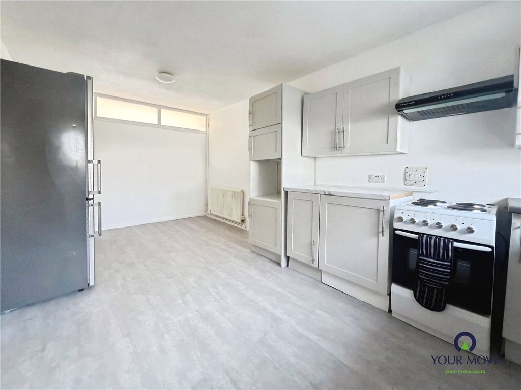 Property photo 3 of 11 Picture No. 12