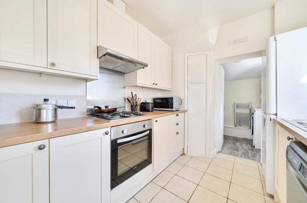 Property photo 3 of 17 Kitchen