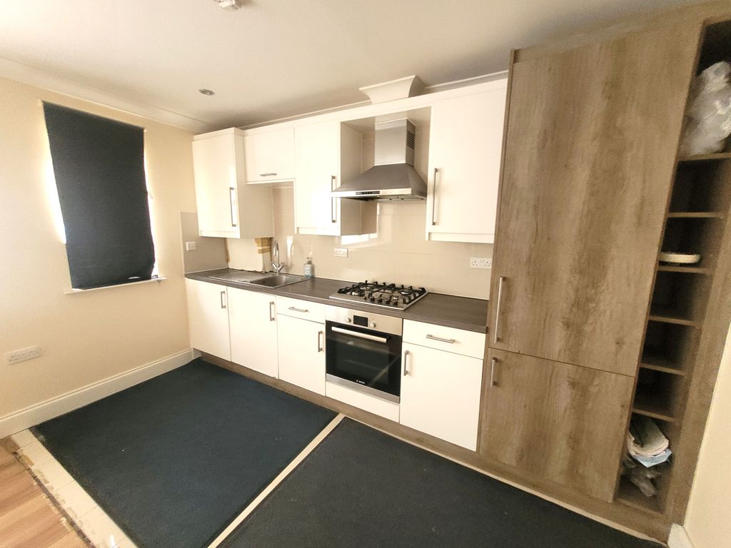 Property photo 2 of 5 Bedroom