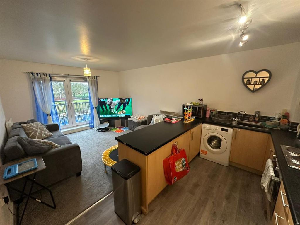 Property photo 2 of 11