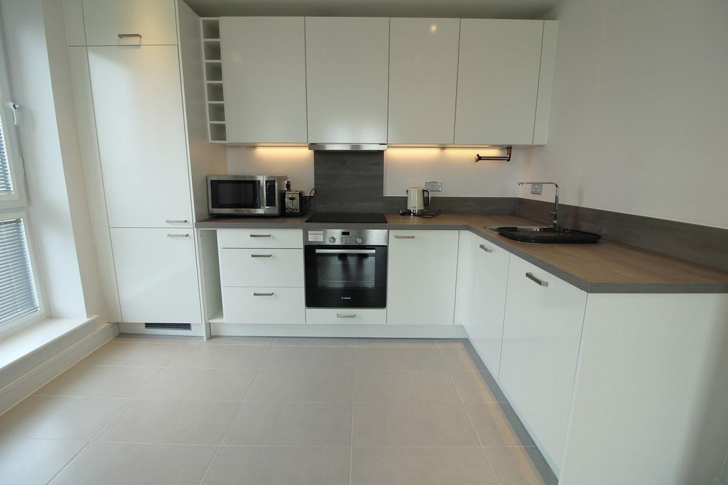 Property photo 3 of 7 Kitchen