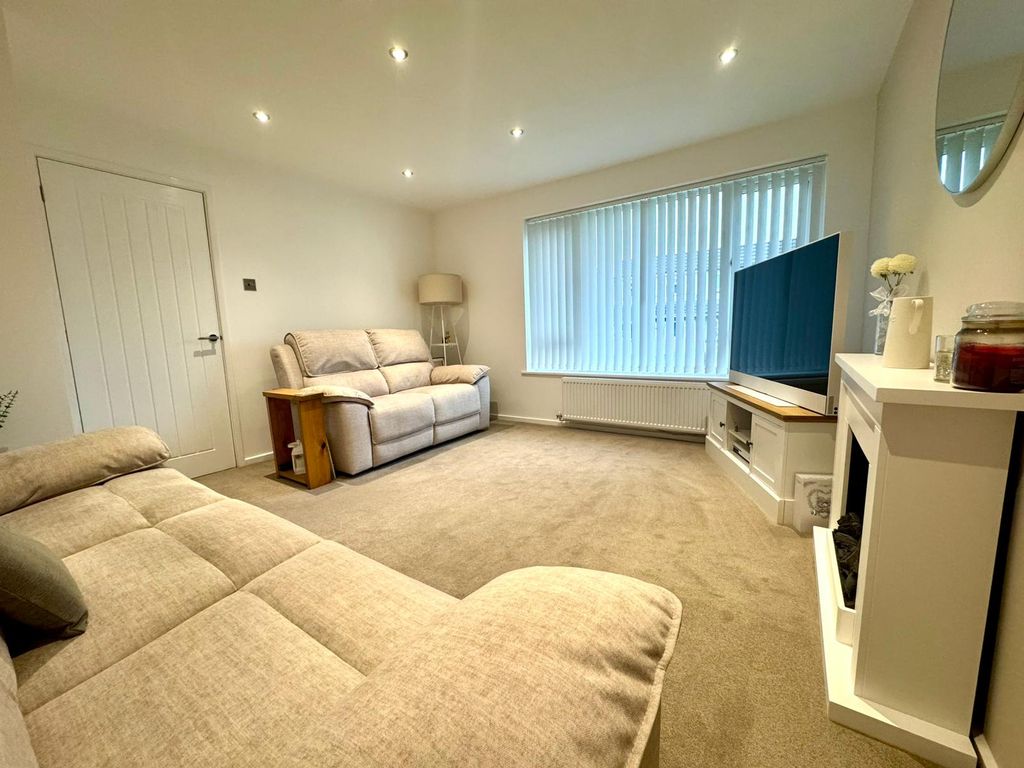 Property photo 3 of 19 Living Room