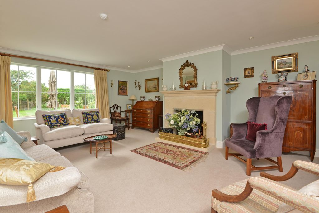 Property photo 3 of 19 Image