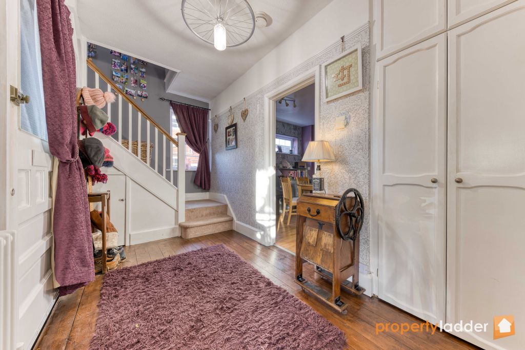 Property photo 2 of 33