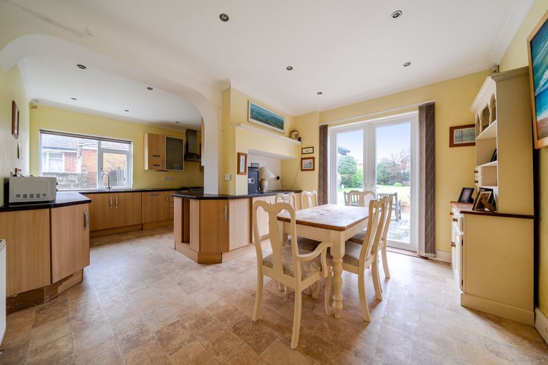 Property photo 3 of 21 Kitchen/Breakfast Room