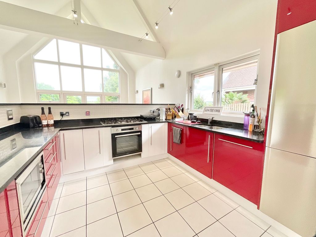 Property photo 2 of 31