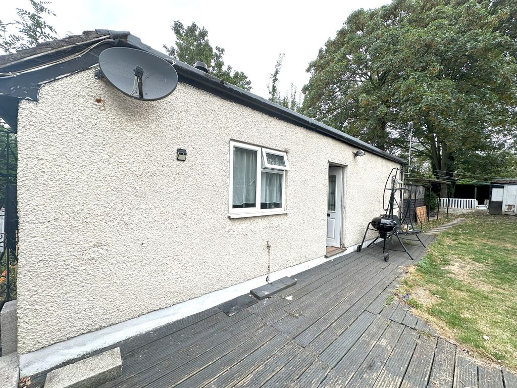 Property photo 3 of 6 Exterior