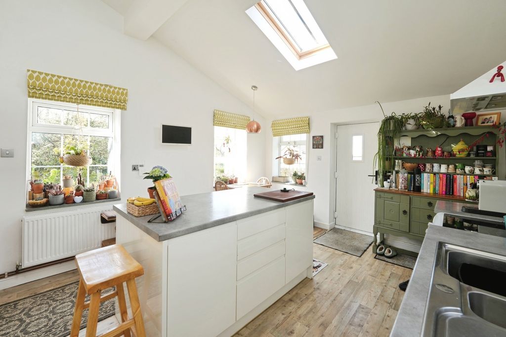 Property photo 3 of 19 Pbox-Img.Jpg