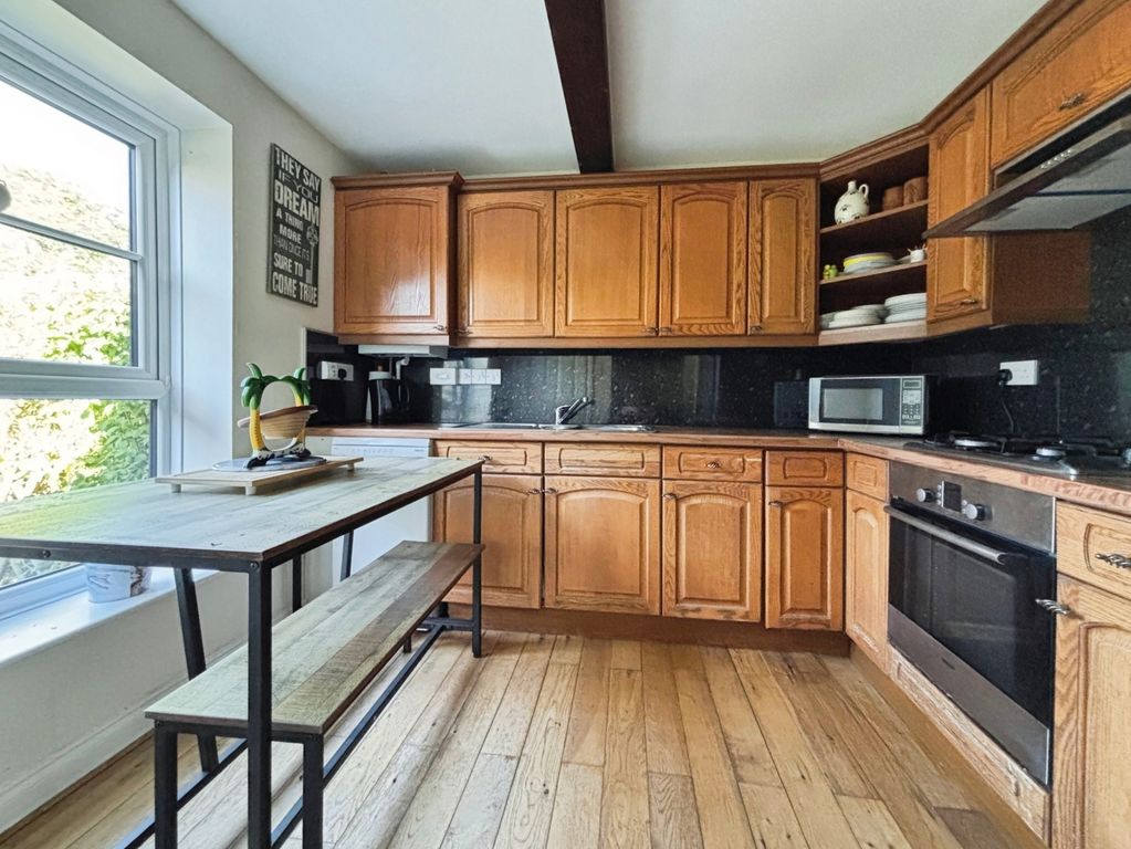 Property photo 3 of 17 Kitchen